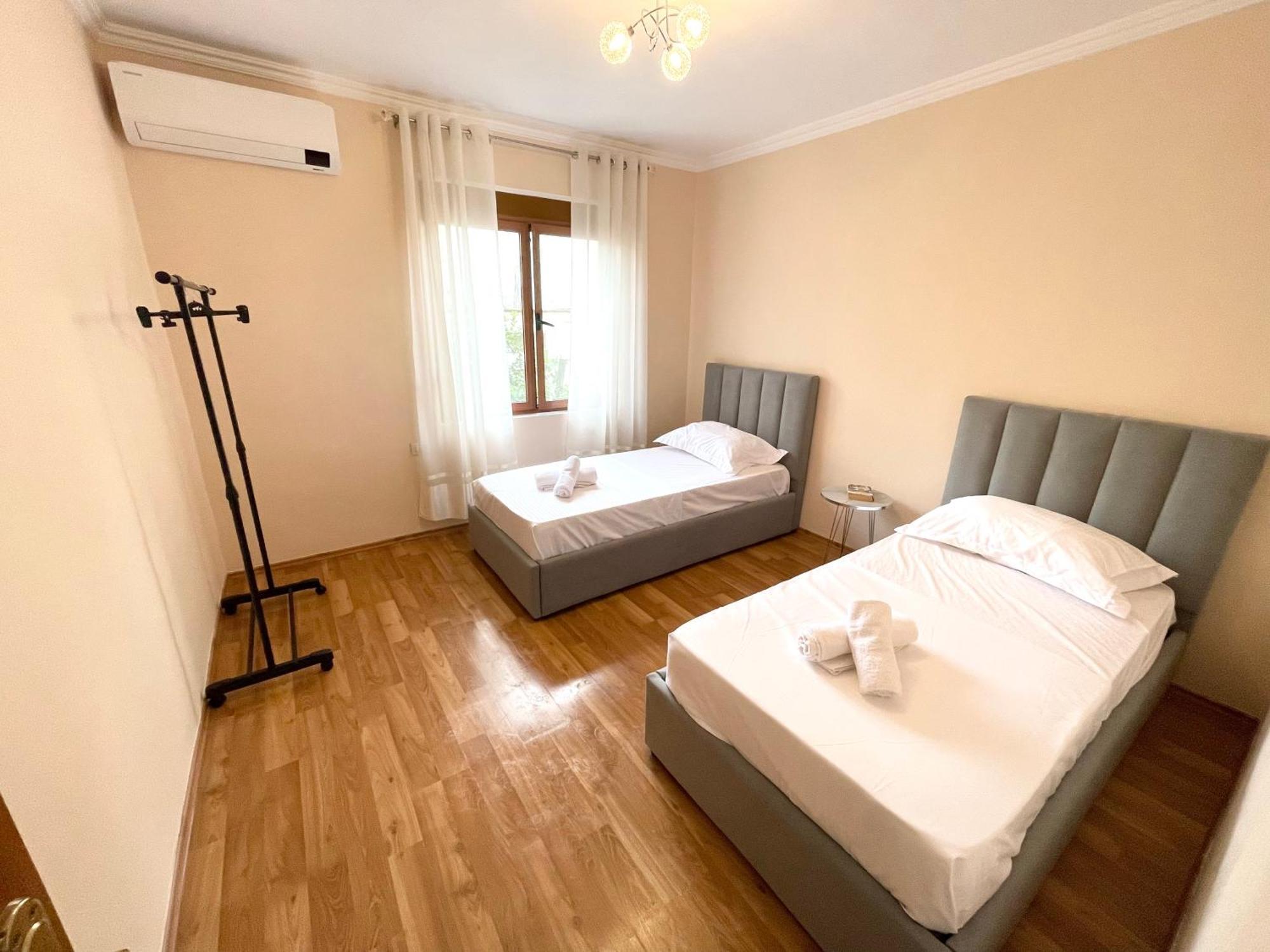 Skanderbeg Square Apartment 02 Tirana Exterior photo